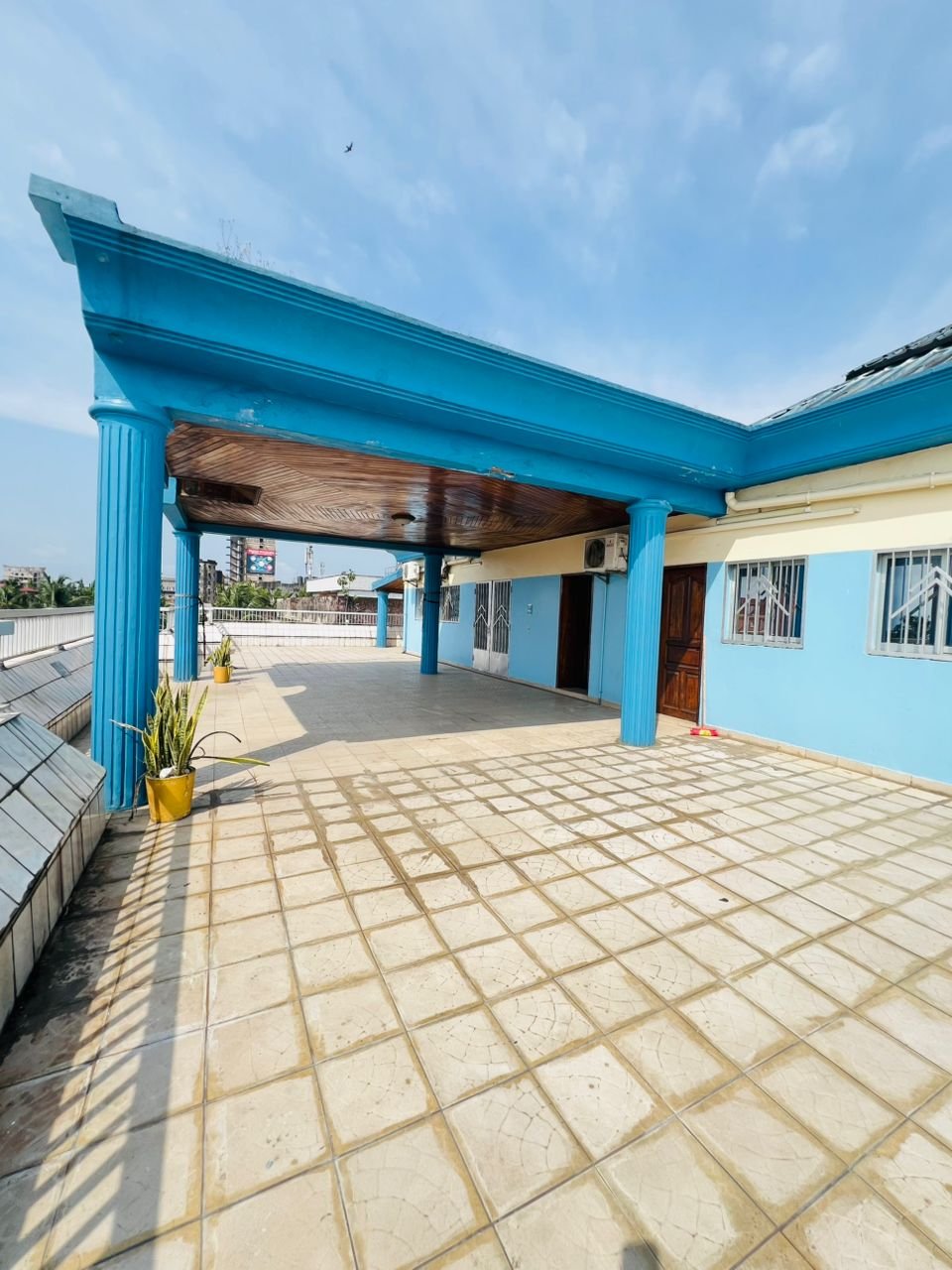 Studio meublé à Tradex Bonamoussadi avec terrasse