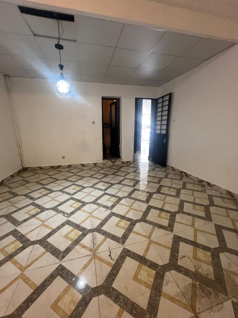 belle chambre moderne située à logbessou à 60m du goudron