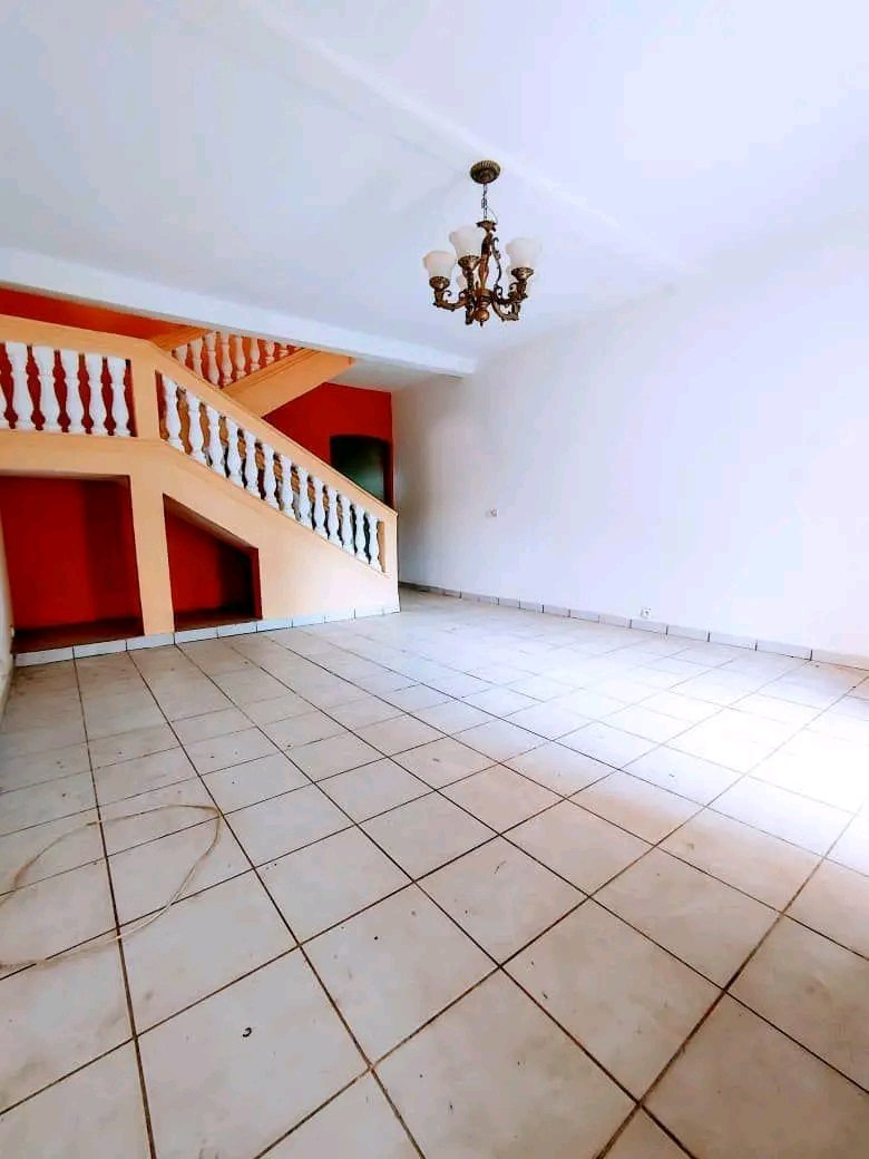 Magnifique duplex moderne situé à logpom dans un cadre agréable avec parking